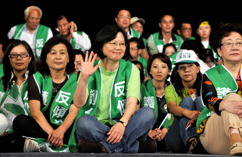 2009年5月17日，蔡英文參加「517嗆馬保台」大遊行抗議活動。(SAM YEH/AFP/Getty Images)