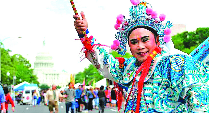 美國國會山莊舉辦亞太裔傳統月活動,台灣正明龍歌劇團應邀演出。(嘉義縣政府提供)